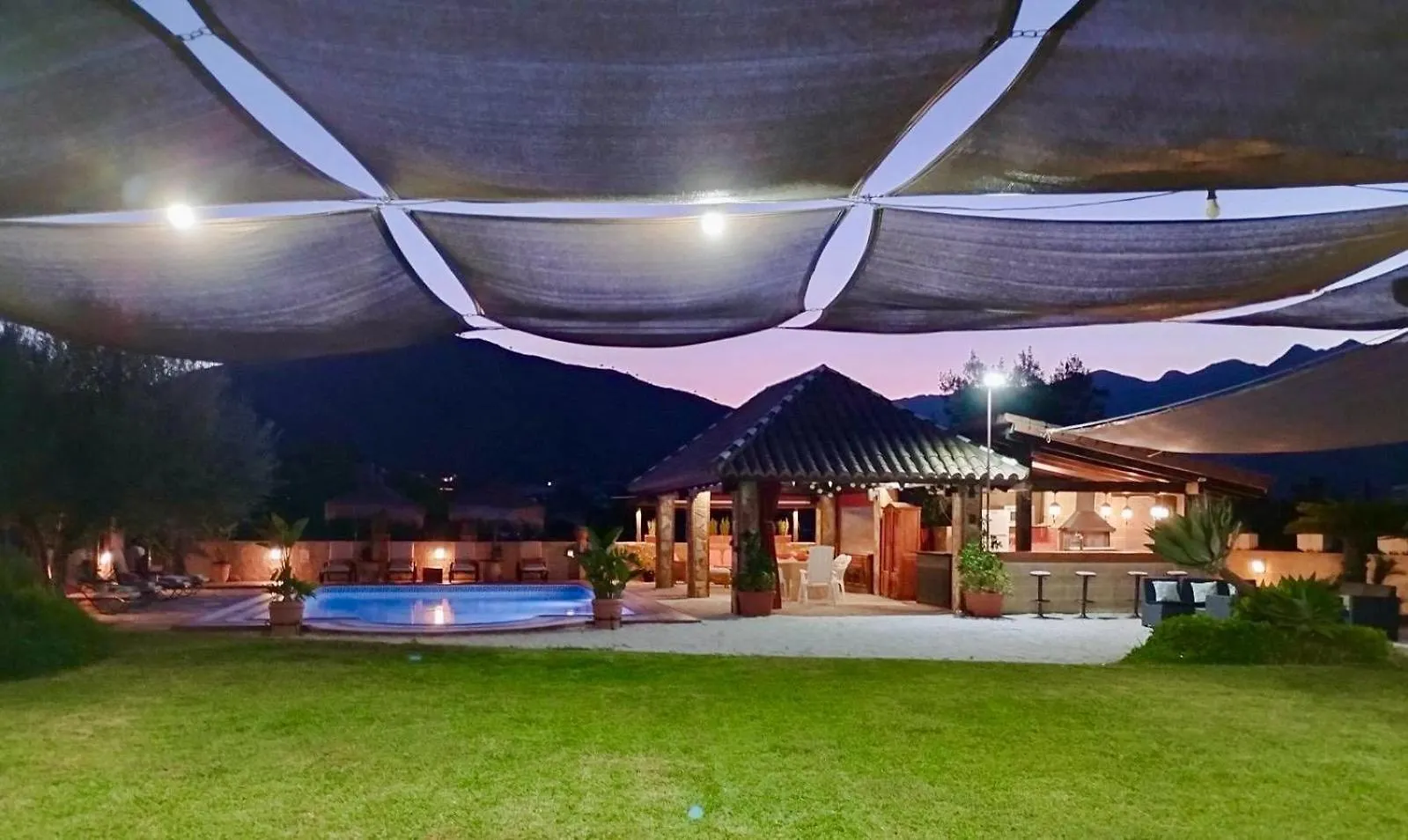 Relajante Y Encantadora Villa Entrearroyo Mijas